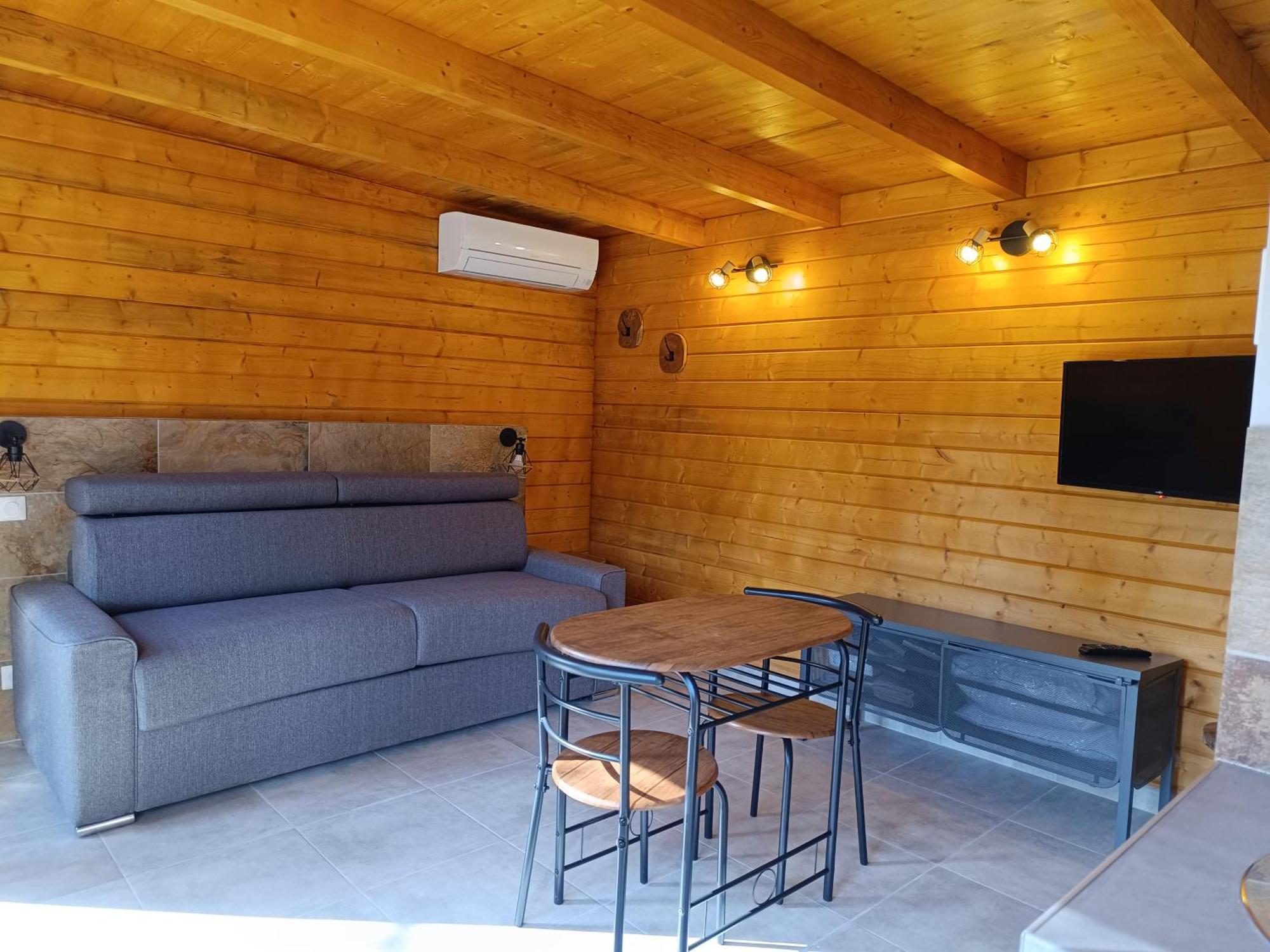 Escapade Sous Les Pins 20m2 * Aurons
